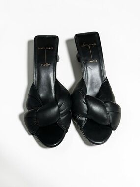 🌻NEW NWOT Black Suede Studio Eliza Leather Puffy Knot Sandals Size 38.5 = US 8